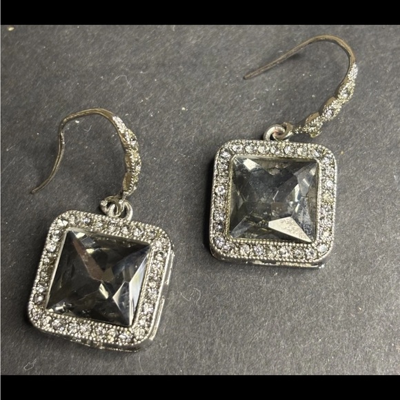 Elegant Silver Square Earrings - Picture 4 of 8